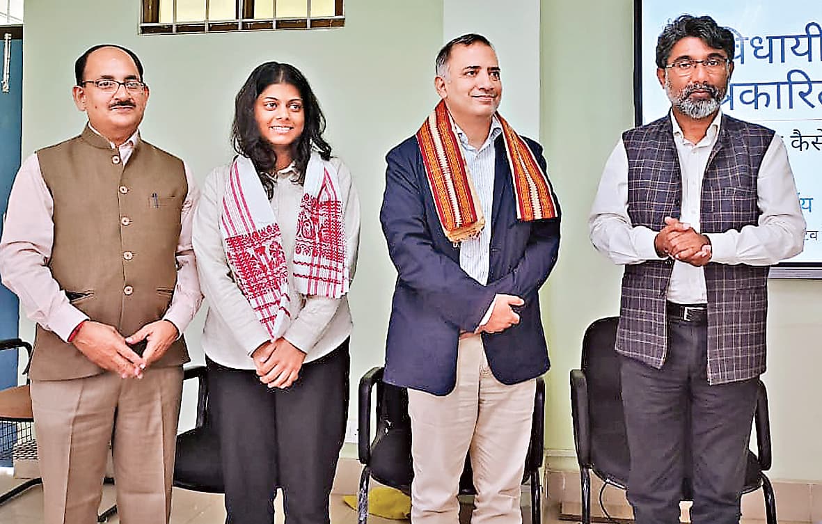 Education News : पत्रकारिता के विद्यार्थी रूबरू हुए संसदीय रिपोर्टिंग के गुर से