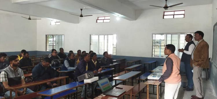 ::::::::::: मतगणनाकर्मियों को दिया गया प्रशिक्षण