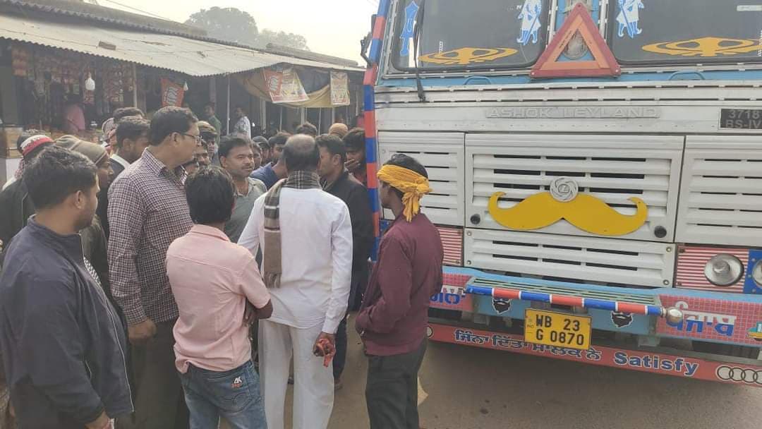 पूजा कर लौट रहे कांग्रेस प्रत्याशी प्रदीप यादव की कार में ट्रक ने मारा धक्का, कोई हताहत नहीं