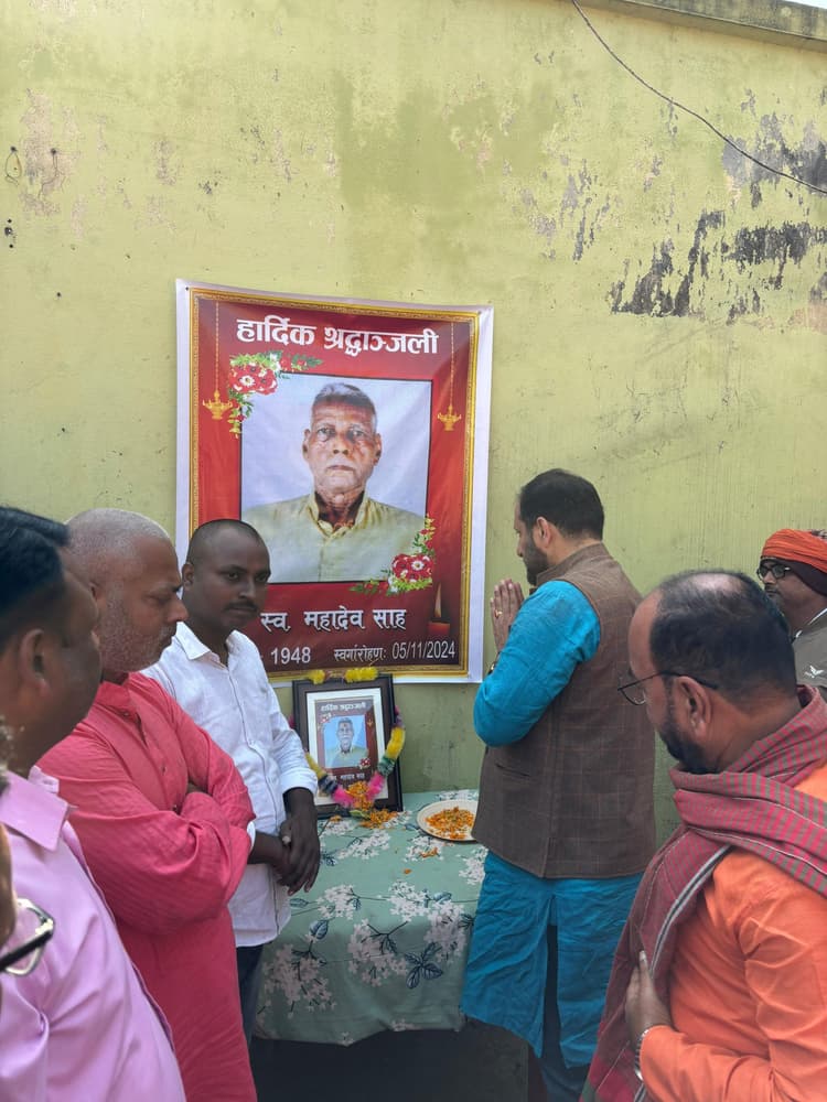 क्षेत्र भ्रमण के दौरान मंत्री ने लोगों की सुनी समस्याएं