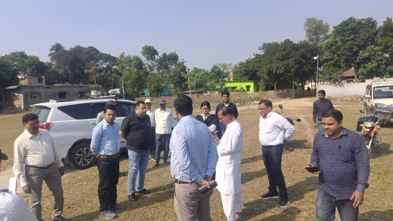 खेल कॉम्प्लेक्स की भूमि का डीडीसी ने लिया जायजा