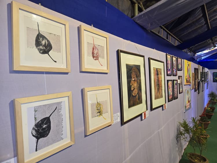 लाखों की पेटिंग बनाने वाले व कबाड़ से नयी कला गढ़ने वाले कलाकार दे रहे प्रेरणा