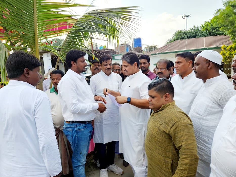 सांसद मिले जनप्रतिनिधियों से क्षेत्र की समस्याओं पर की चर्चा