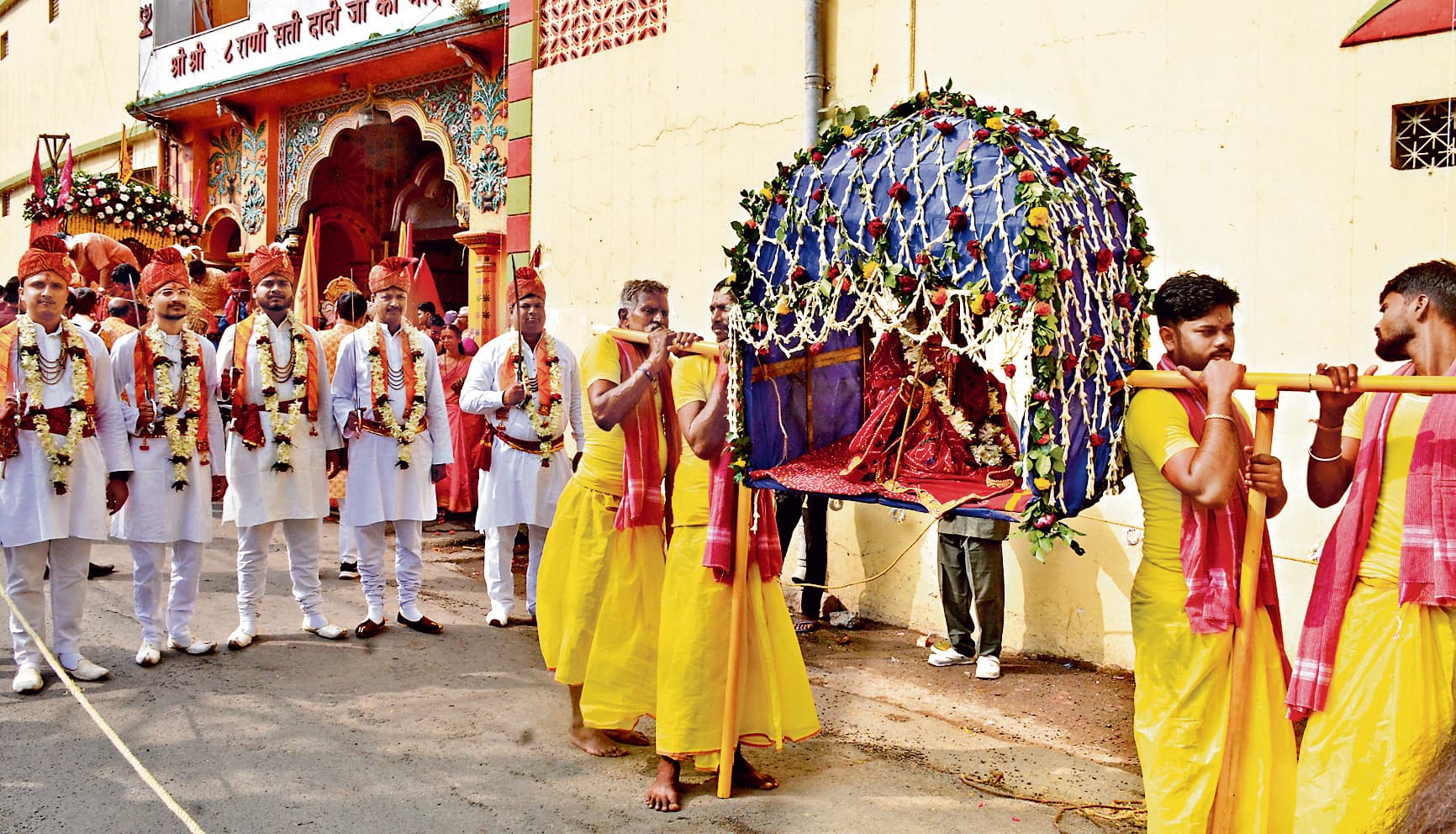 ranchi news : मंगसीर बदी नवमी महोत्सव पर निकली दादीजी की शोभायात्रा