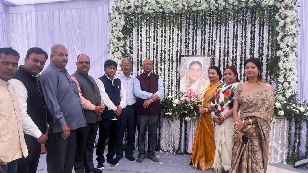 Jamshedpur News : आस्तिक महतो की माताजी के श्राद्धकर्म में पहुंचे कई लोग