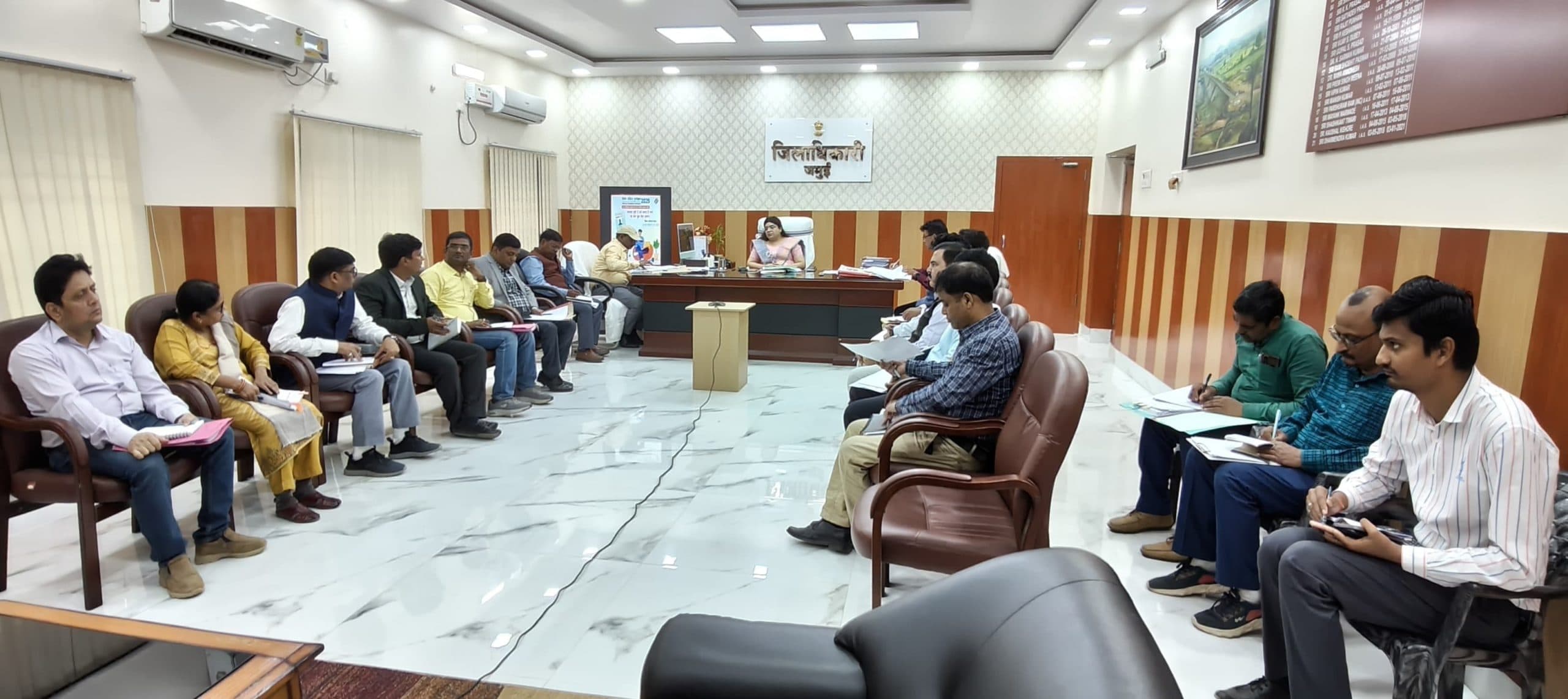 प्राप्त शिकायतों की त्वरित जांच व कार्रवाई सुनिश्चित करें - डीएम