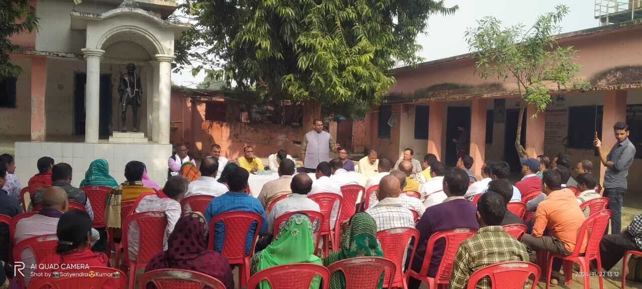 निर्वाचन पदाधिकारी ने सभी जनप्रतिनिधियों के साथ की बैठक