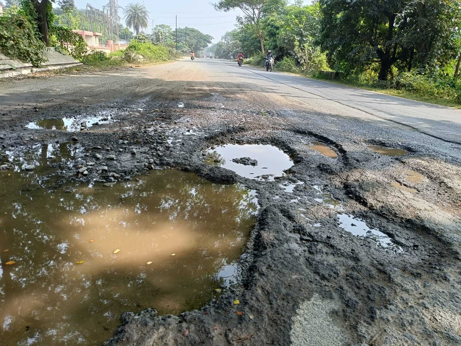 Rourkela News: बंडामुंडा-राउरकेला मुख्य मार्ग जर्जर, आये दिन हो रहीं दुर्घटनाएं