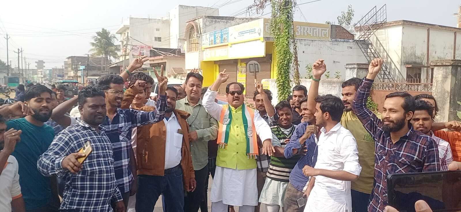 झामुमो प्रत्याशी की जीत पर कार्यकर्ताओं ने निकाली विजय जुलूस