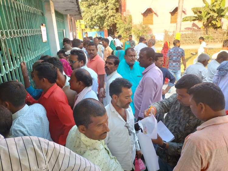 पैक्स चुनाव में दाखिल नामांकन पत्रों की हुई संवीक्षा