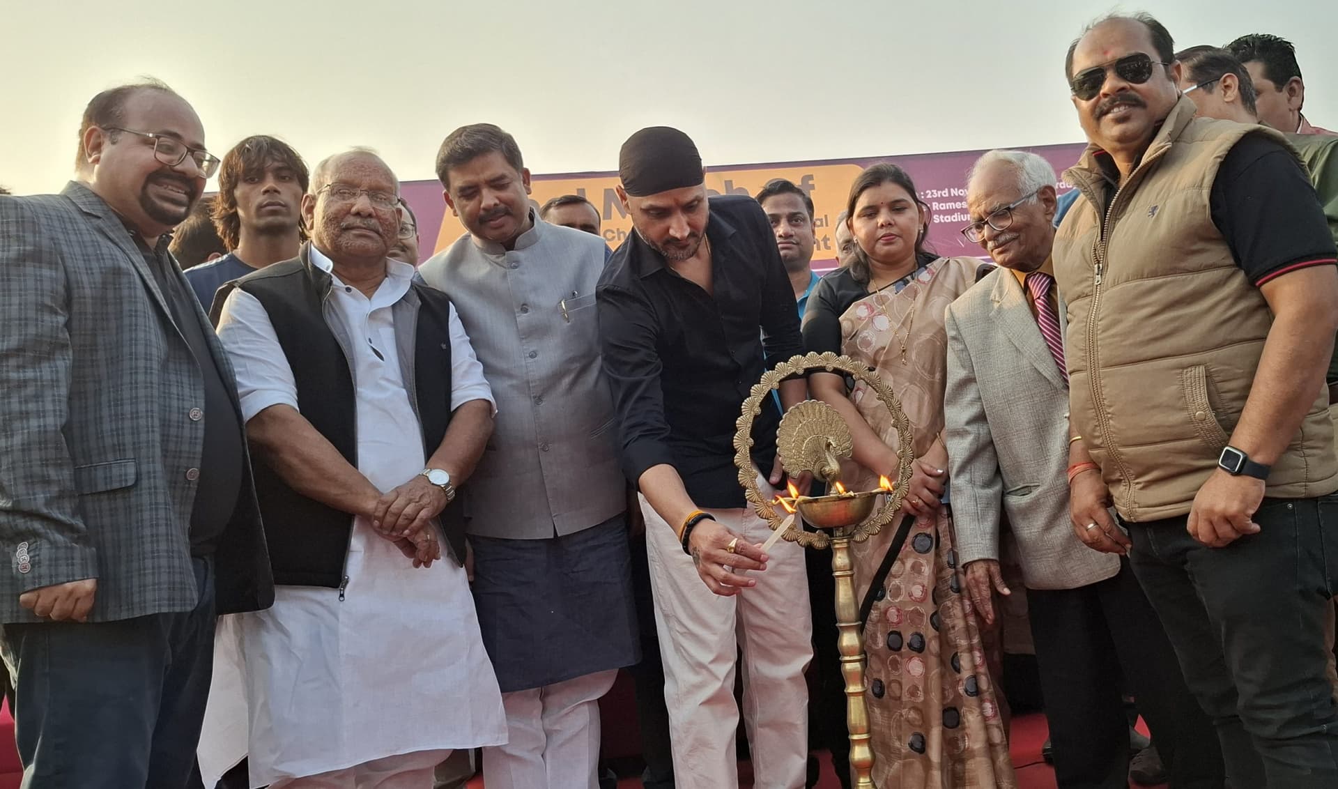 पढ़ाई-लिखाई के साथ-साथ स्पोर्ट्स को भी करियर में शामिल करें : हरभजन सिंह