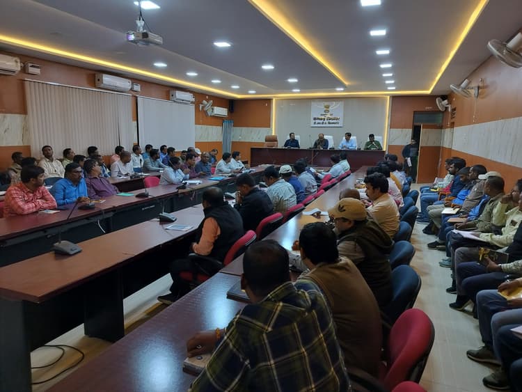 मनरेगा के तहत किये जा रहे कार्यों की डीडीसी ने की समीक्षा, अधिकारियों को दिये कई निर्देश