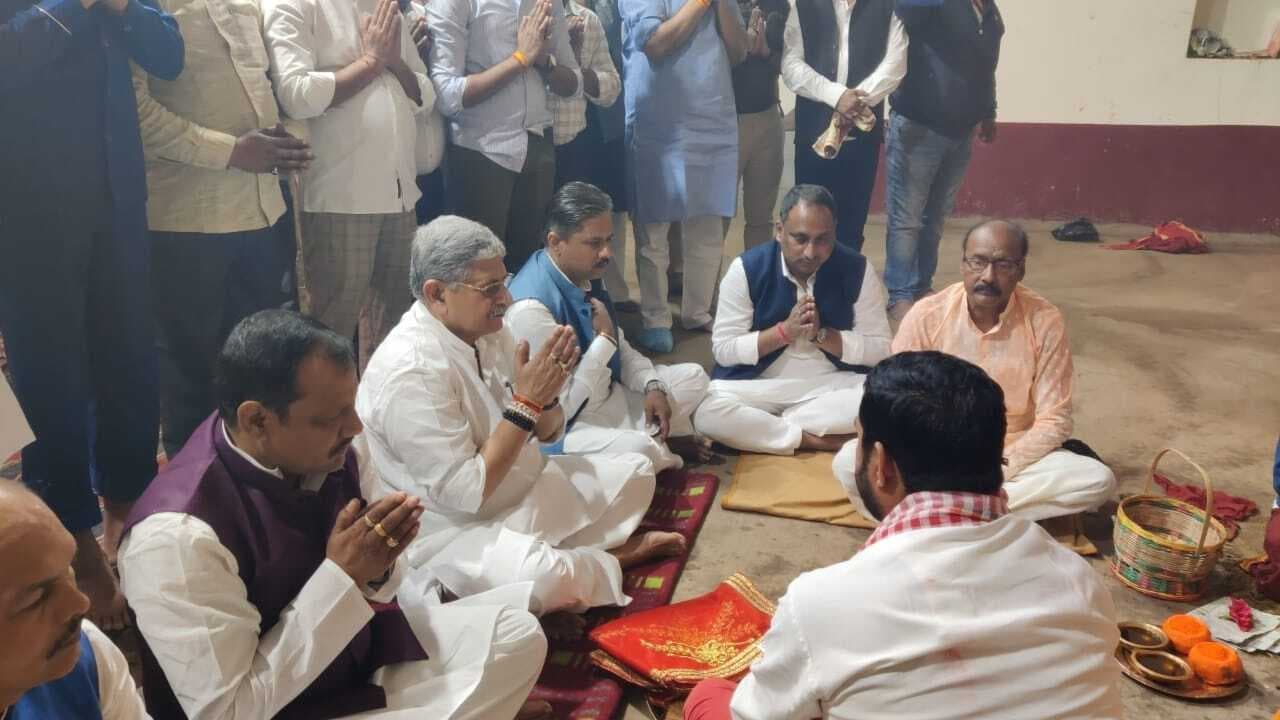 केंद्रीय मंत्री ने तेलडिहा मंदिर में लिया आशीर्वाद