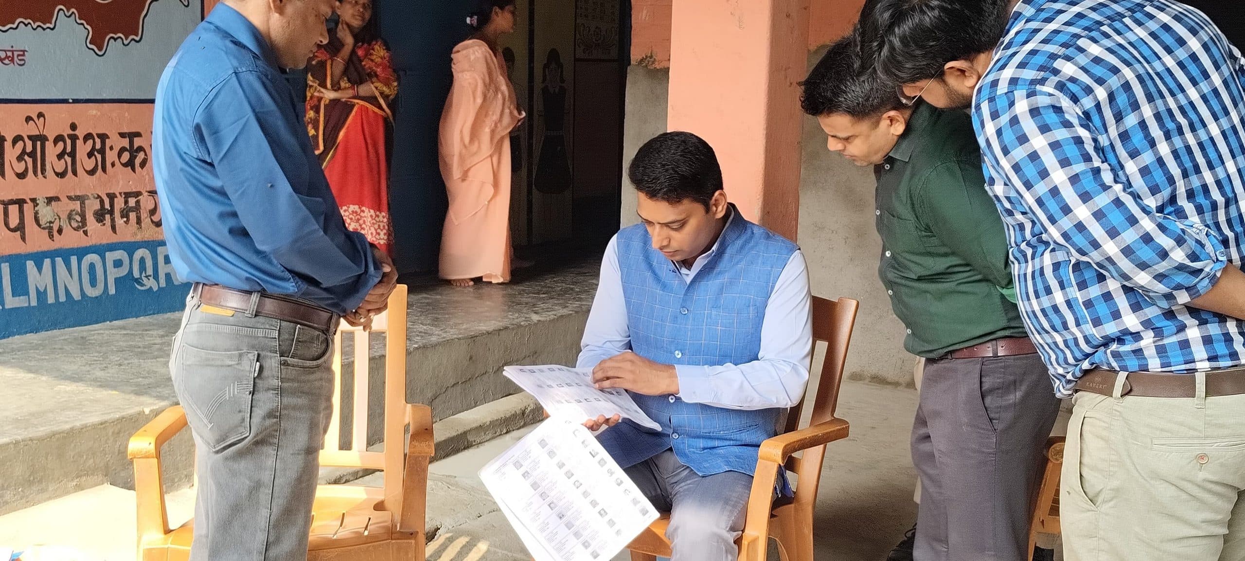 लापरवाही बरतने वाले चार बीएलओ के 15 दिनों का कटा वेतन