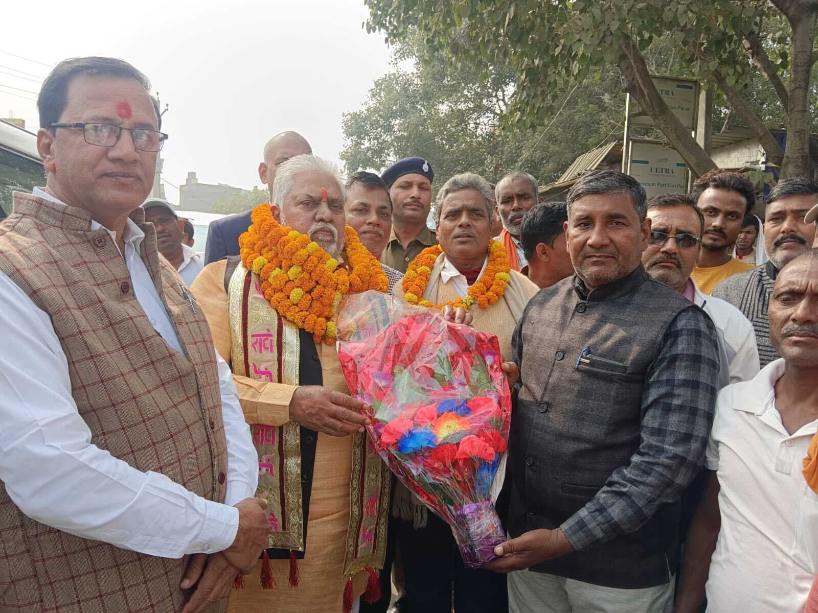 मंत्री प्रेम कुमार का सिकंदरा में कार्यकर्ताओं ने किया स्वागत