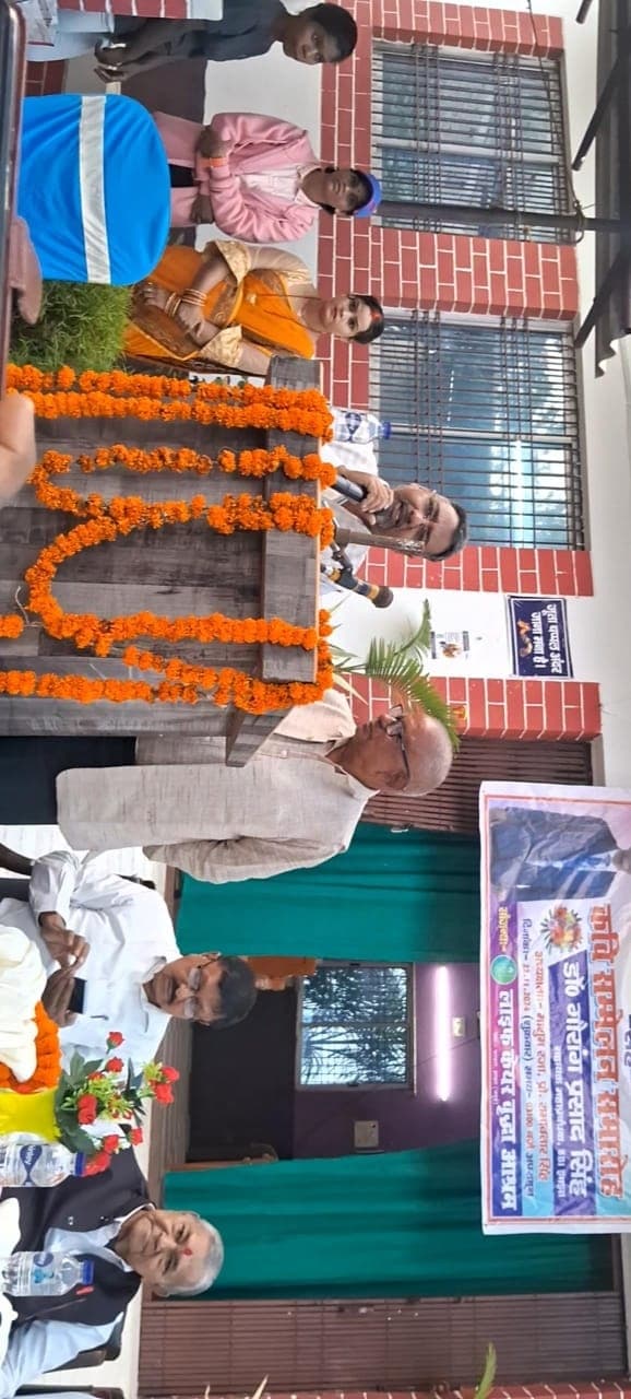 वृद्धाश्रम परिसर में हुआ कविता का पाठ