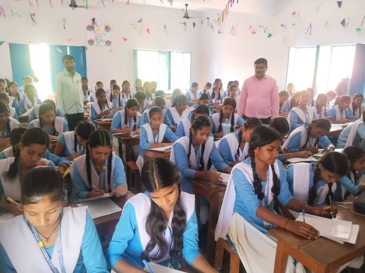 जिले के 336 प्लस टू स्कूलों 11वीं कक्षा के विद्यार्थियों की द्वितीय सावधिक परीक्षा शुरू