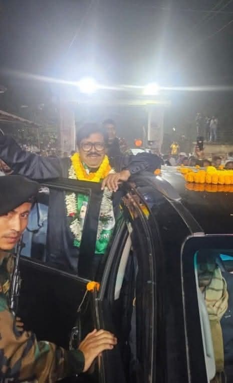 सारठ में झामुमो कार्यकर्ताओं ने आतिशबाजी कर मनाया जीत का जश्न