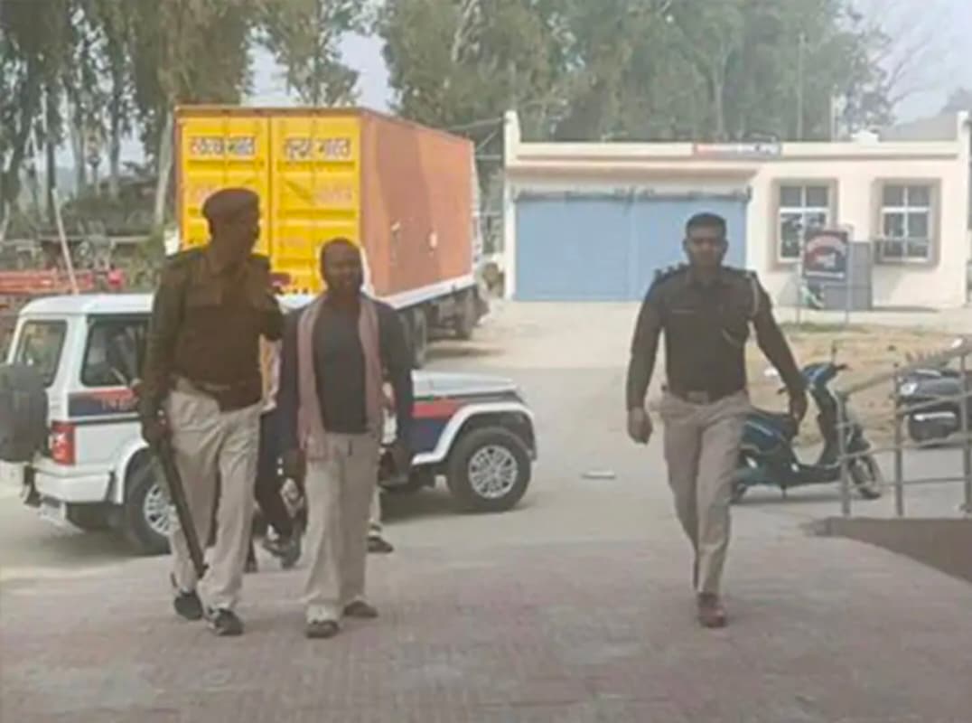 दुष्कर्म का आरोपित गिरफ्तार, दो की तलाश जारी