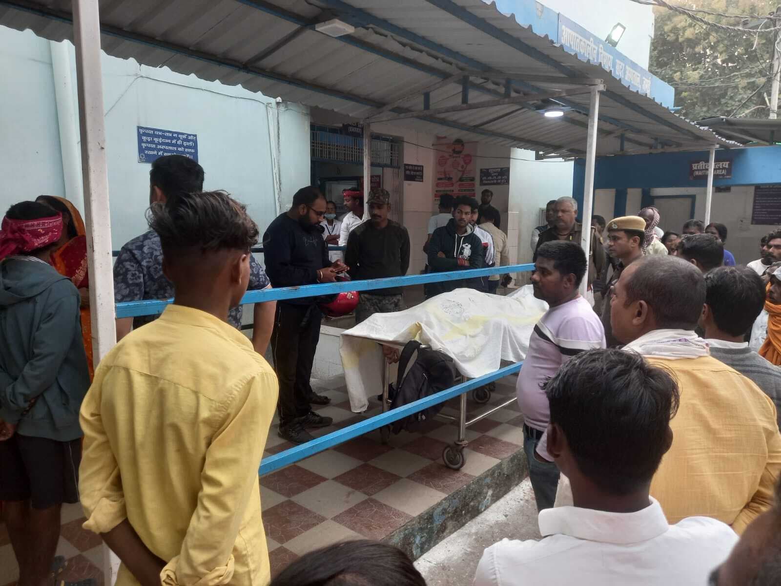 बस के धक्के से बाइक सवार की मौत