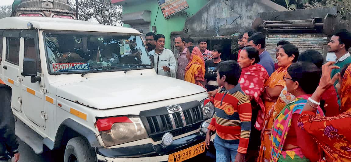 नारायणकुड़ी ओसीपी में ब्लास्टिंग के खिलाफ ग्रामीणों का चक्काजाम