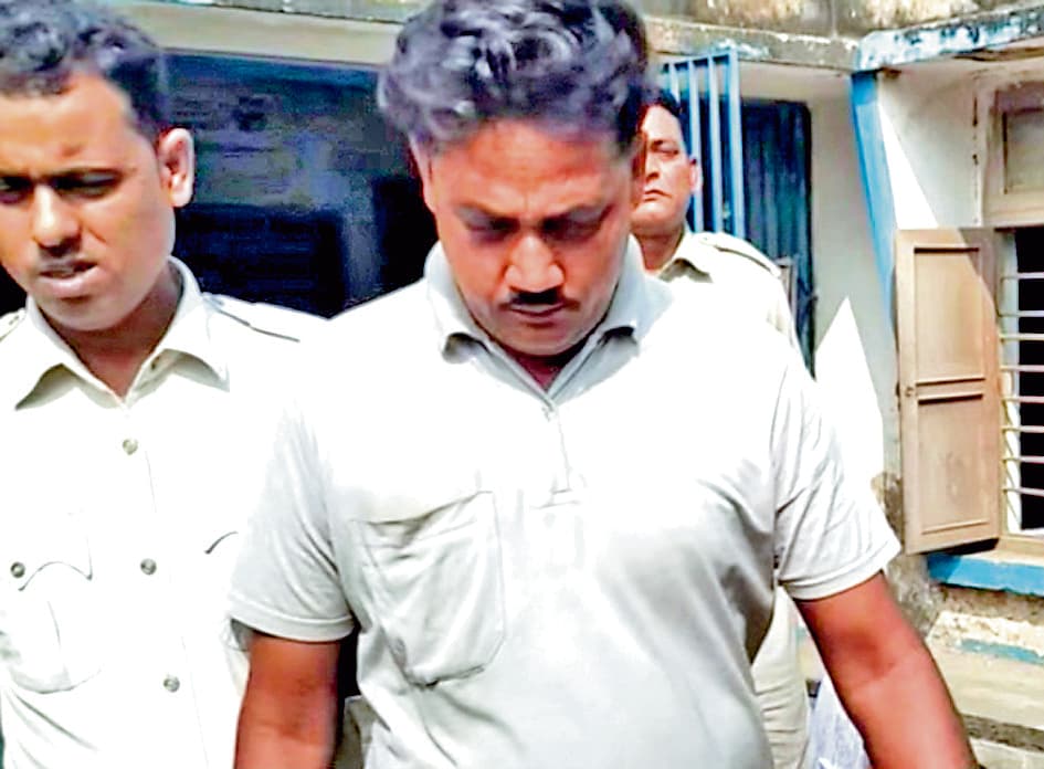 आत्महत्या को उकसाने के केस में आरोपी फरार, पिता गिरफ्तार, जांच में जुटी पुलिस