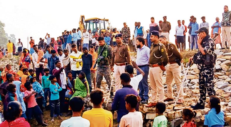 Gaya News : चिताब खुर्द के पास मोरहर नदी से नहीं हटा अतिक्रमण, वापस लौटे पदाधिकारी