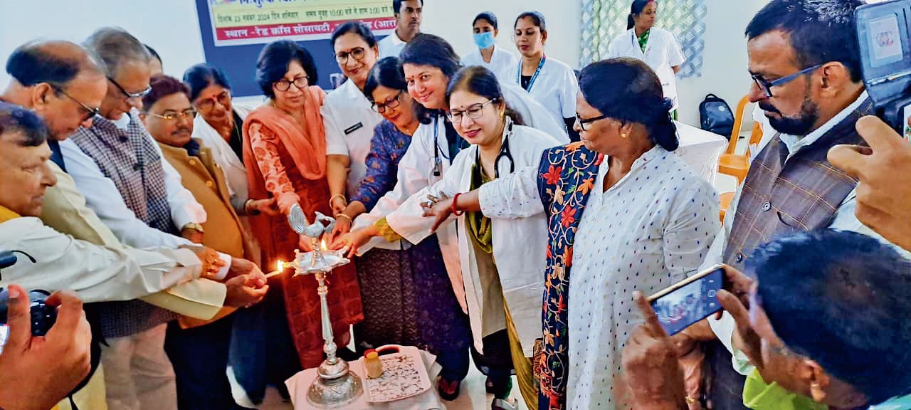 Ara News : रेडक्रॉस सोसाइटी में किशोरियों व महिलाओं की नि:शुल्क स्वास्थ्य जांच