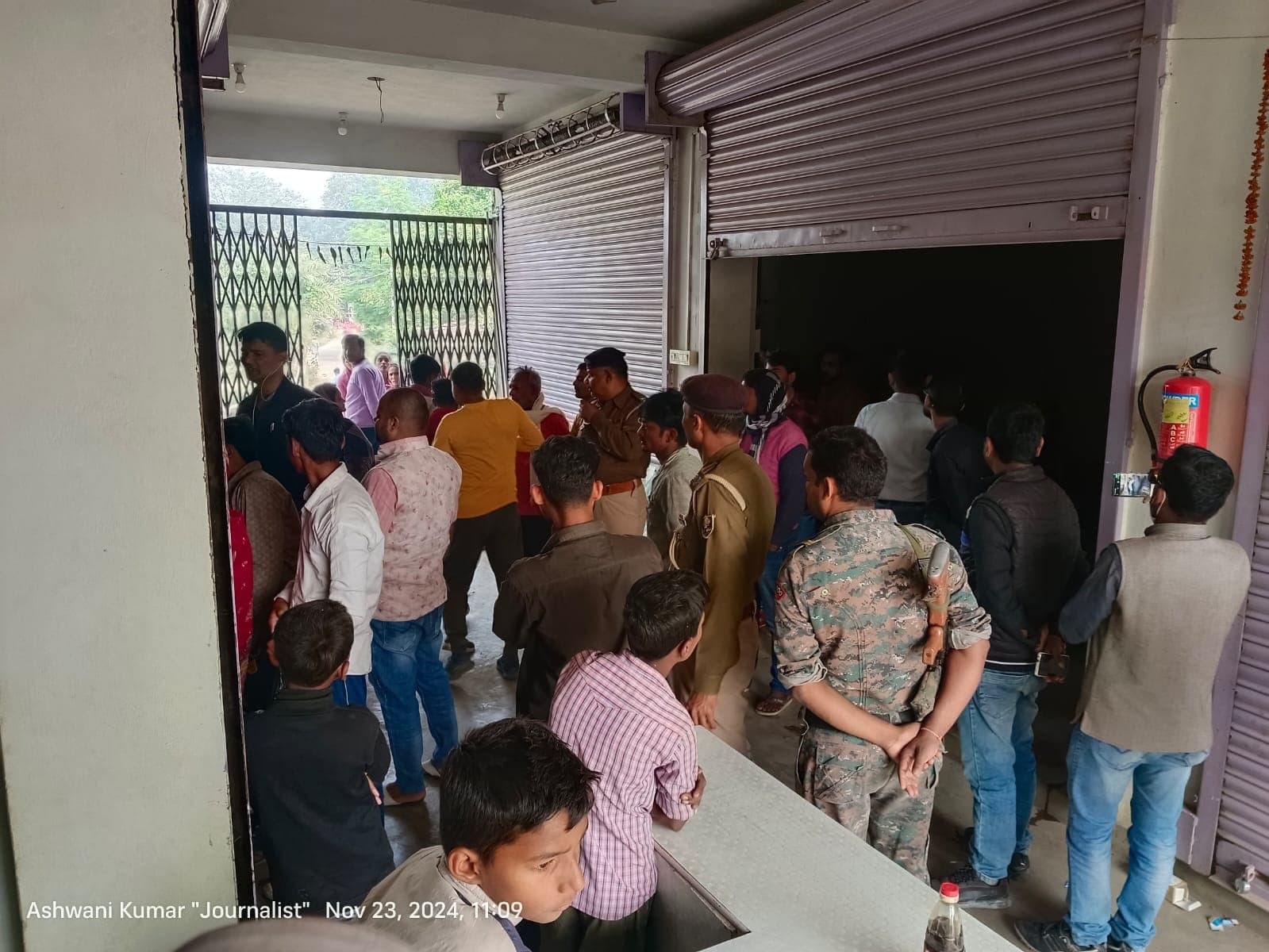 हसनपुर में प्रसूता की मौत के बाद निजी क्लीनिक में तोड़फोड़