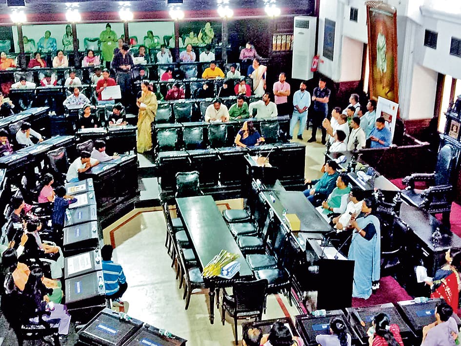 बच्चों ने मेयर के सामने रखी अपनी मांगें