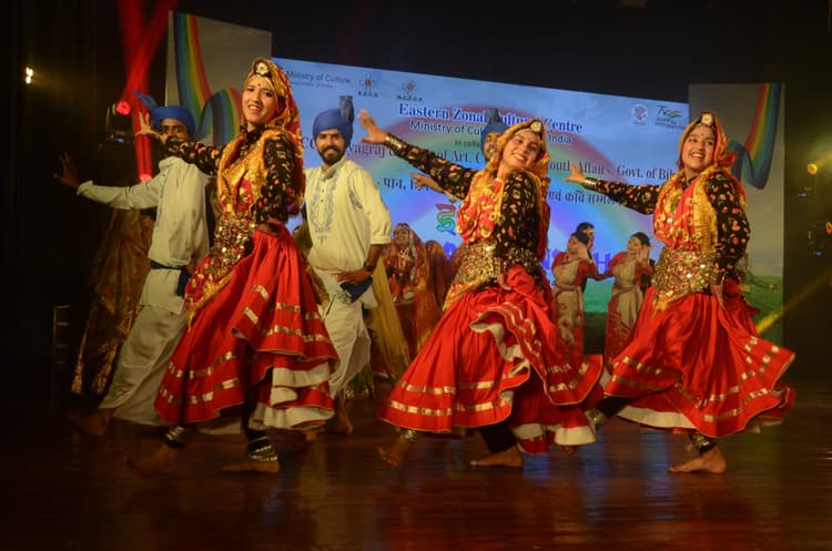 विरासत को संजोकर विकास की है जरूरत