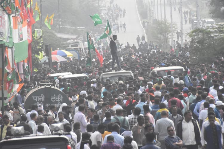 DHANBAD NEWS : धनबाद, बोकारो में महागठबंधन को बढ़त, भाजपा को झटका