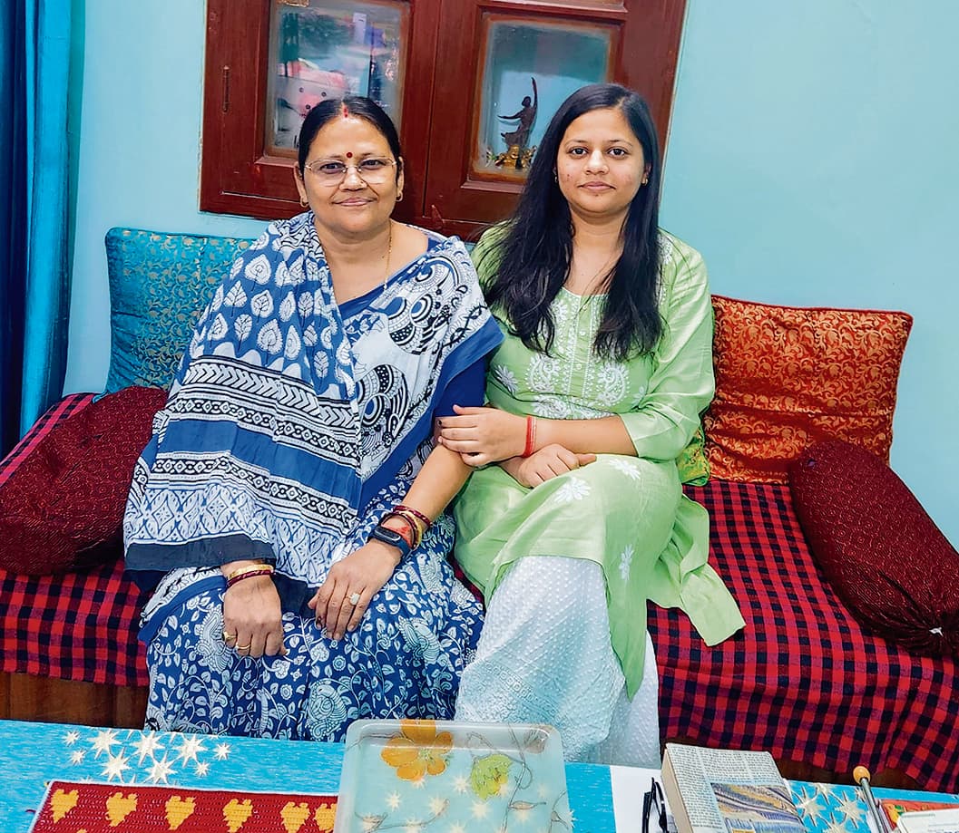 DHANBAD NEWS : राज सिन्हा की अर्द्धांगिनी के लिए मुश्किल था जीत की खुशी शब्दों में बयां कर पाना