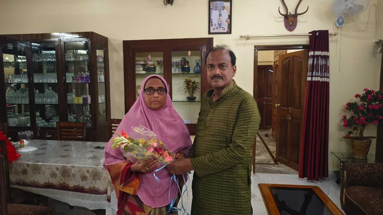 निशात ::::  कांग्रेस के जिलाध्यक्ष ने निशात आलम को दी जीत की बधाई