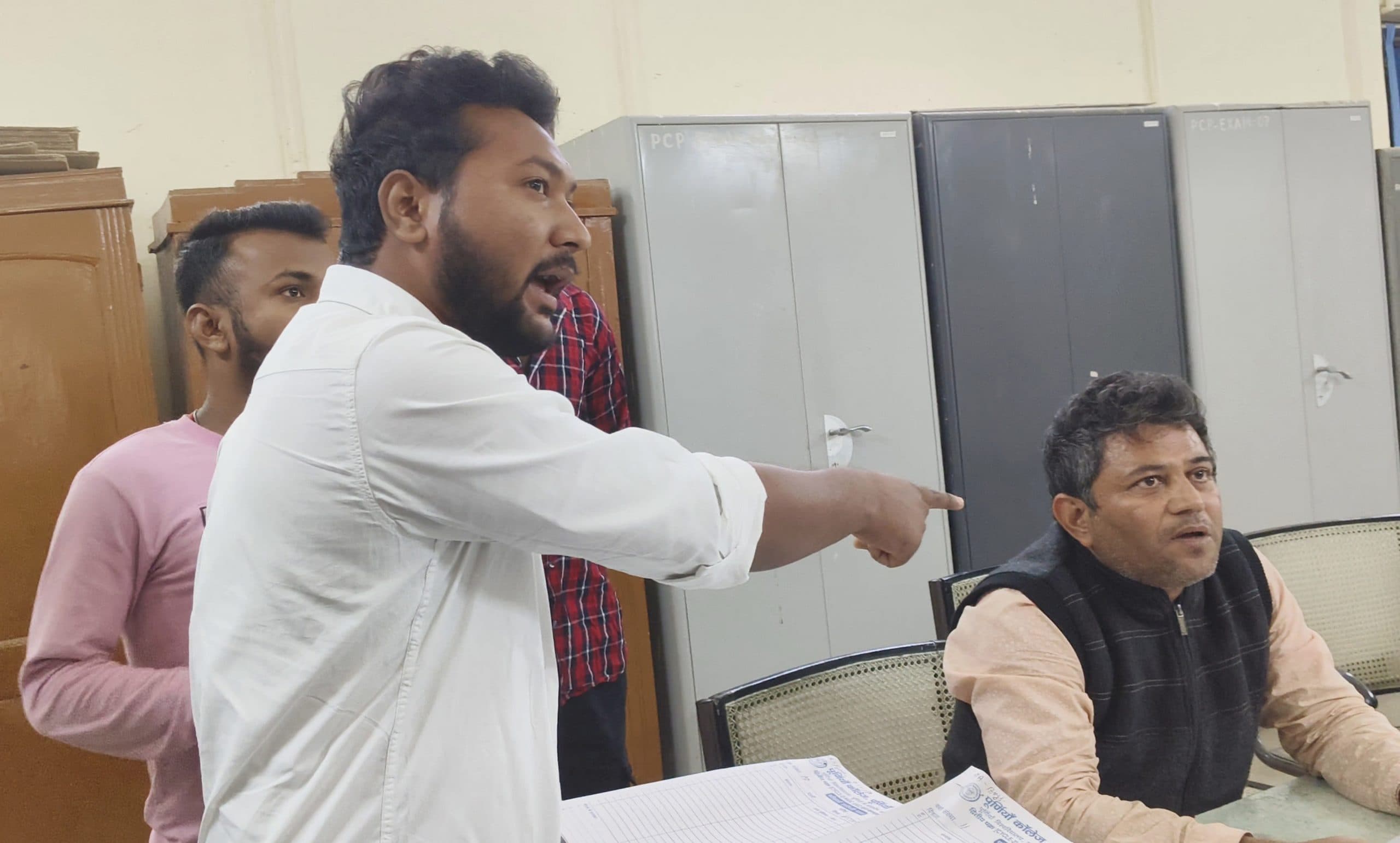 12वीं सेंटअप परीक्षा के दौरान पूर्णिया कॉलेज में हंगामा, परीक्षा नियंत्रक से नोकझोंक