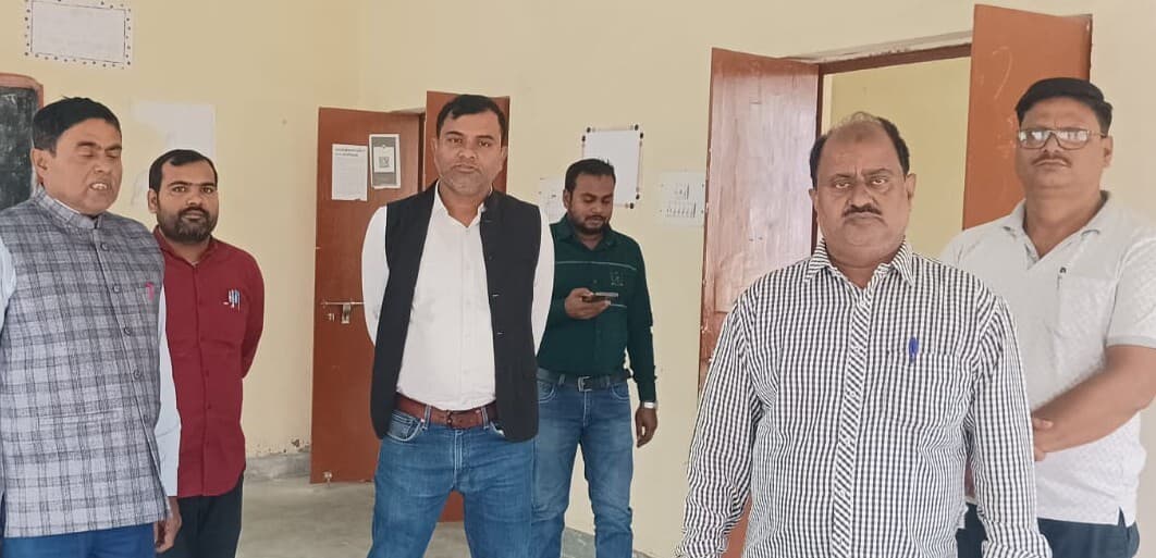 बाइक जुलूस निकालने पर आचार संहिता में फंसे पैक्स के अध्यक्ष प्रत्याशी