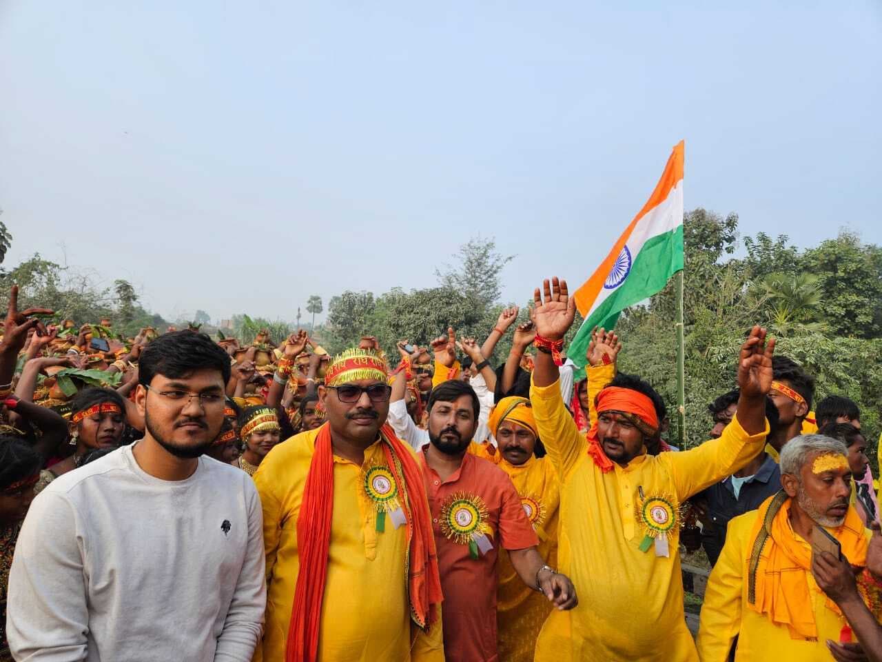 राजबांध गांव में भागवत कथा को लेकर निकाली गयी कलश शोभा यात्रा
