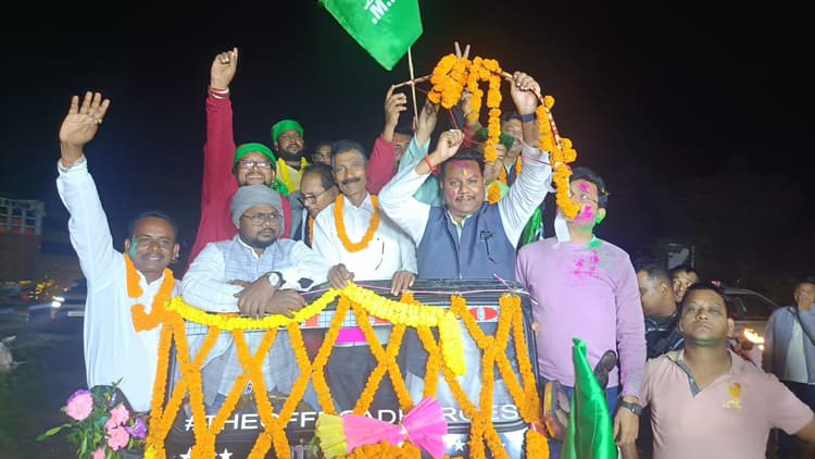 बुंडू में झामुमो ने निकाला विजय जुलूस