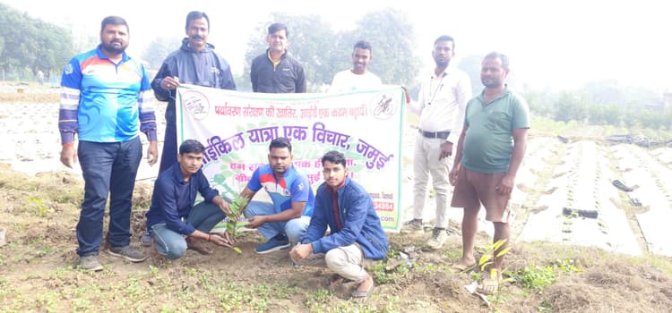 साइकिल यात्रा एक विचार मंच के सदस्यों ने किया पौधरोपण