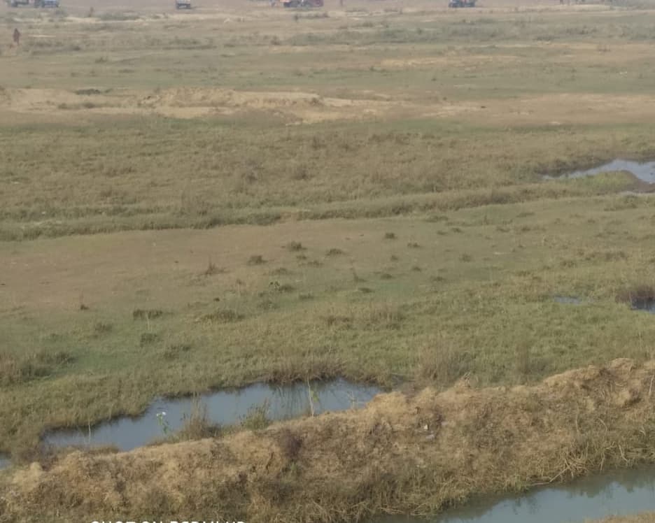 छापामारी  करने गयी पुलिस टीम पर बेखौप बालू माफिया ने किया फायरिंग