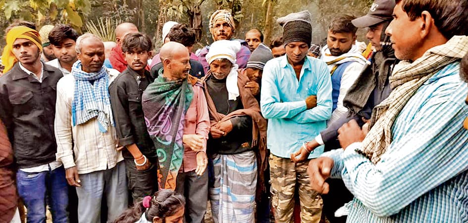 hajipur news. बगीचे में पेड़ से लटका मिला वृद्ध का शव