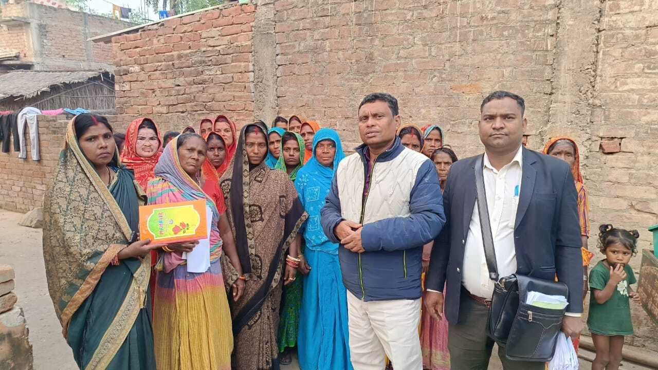 मजदूरों को संगठित होकर लड़नी होगी हितों की लड़ाई