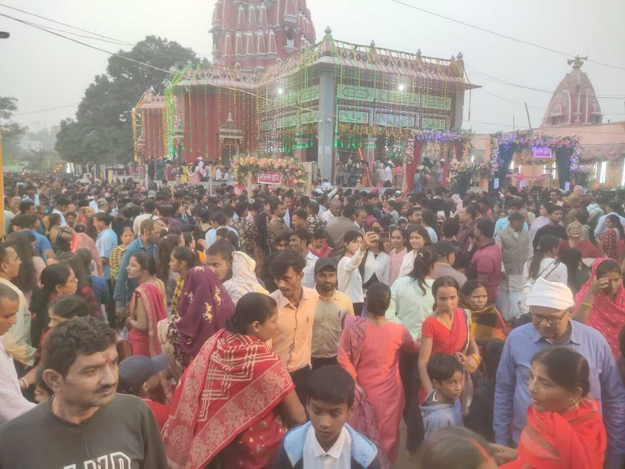 Darbhanga News: शहर की सभी सड़कें मुड़ गयीं श्यामा धाम की ओर