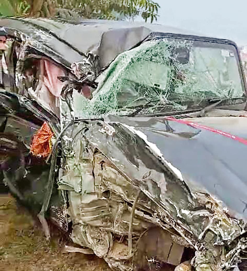 hajipur news. ट्रक एवं थार की टक्कर में तीन घायल