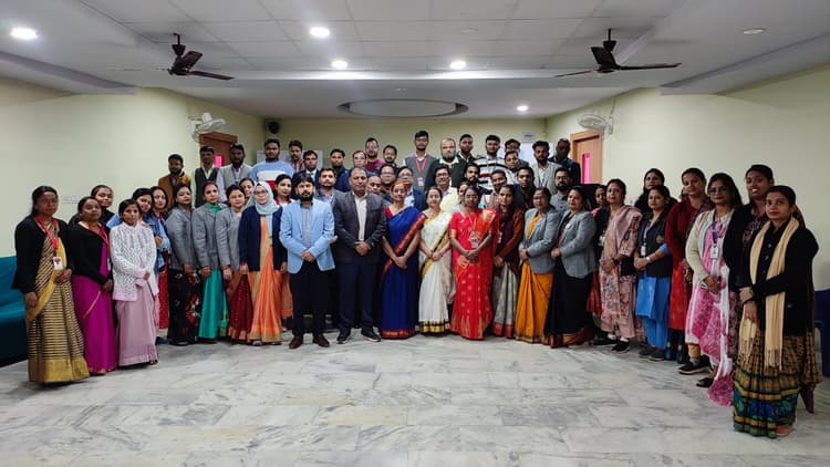 Giridih News: सलूजा गोल्ड स्कूल में दो दिवसीय प्रशिक्षण कार्यशाला का आयोजन