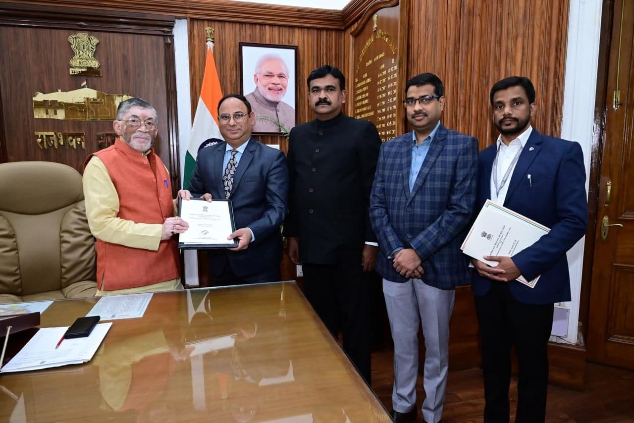 Political News : राज्यपाल को सौंपी नये विधायकों की सूची