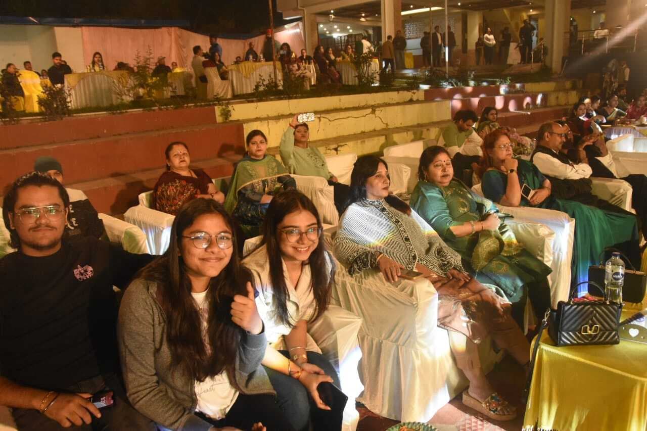 dhanbad news: सुफियाना गीतों पर देर रात तक झूमते रहे लोग