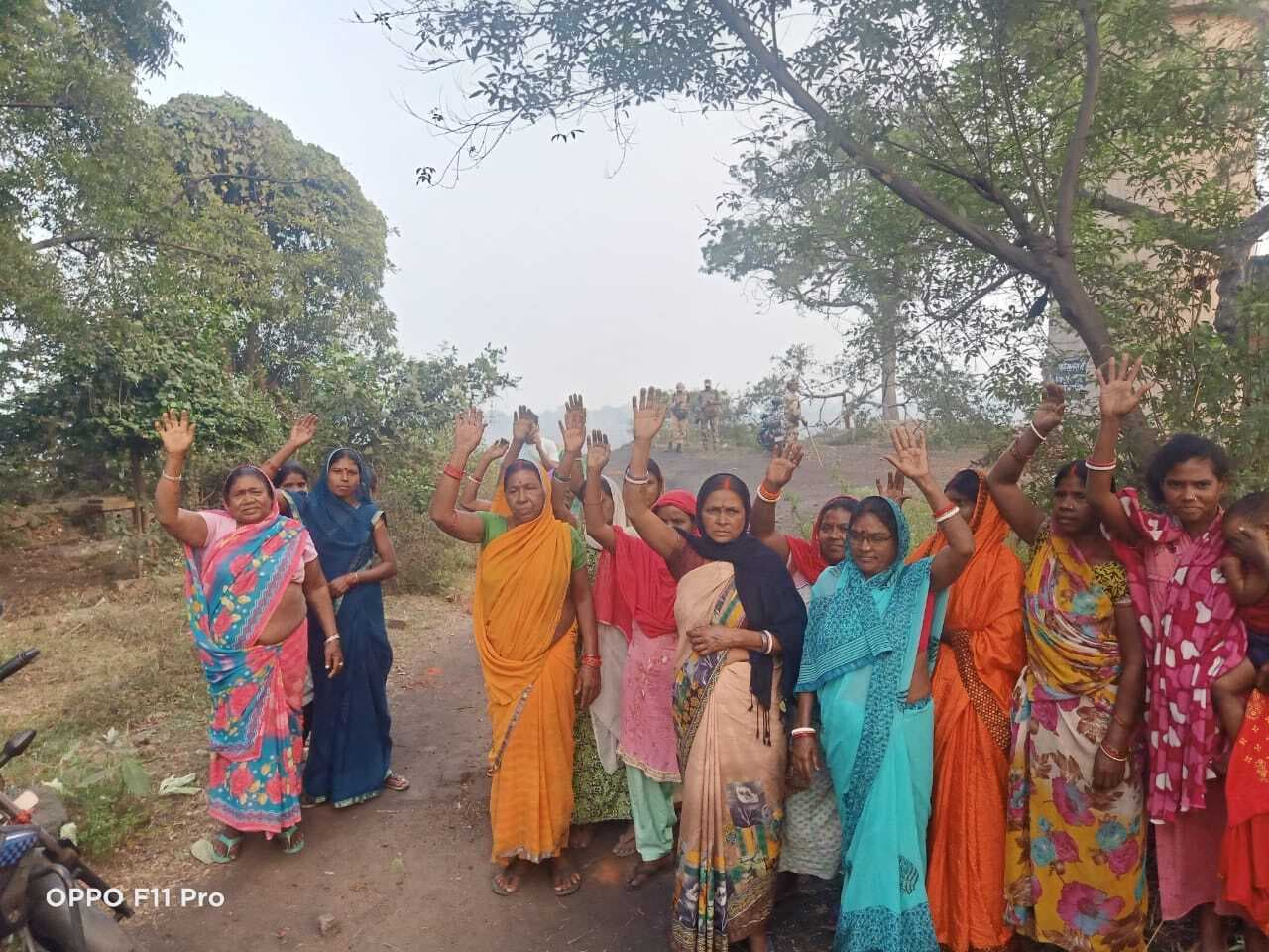 Dhanbad News:डेको में हैवी ब्लास्टिंग का ग्रामीणों ने किया विरोध