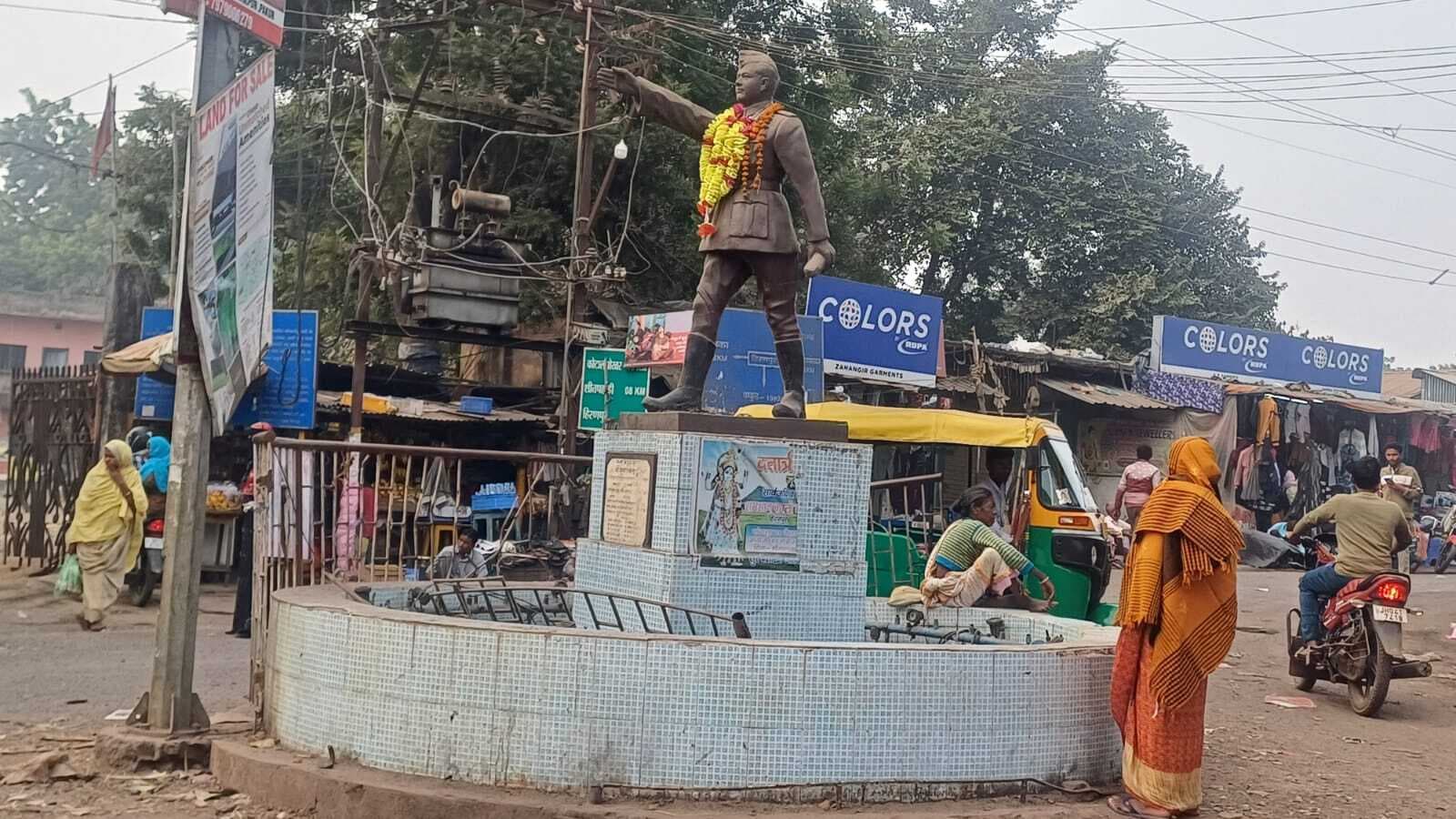 नेताजी की टूटी हुई घेराबंदी ठीक करने की उठ रही मांग