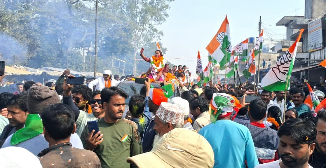 मांडर और चान्हो में शिल्पी नेहा तिर्की ने निकाला विजय जुलूस